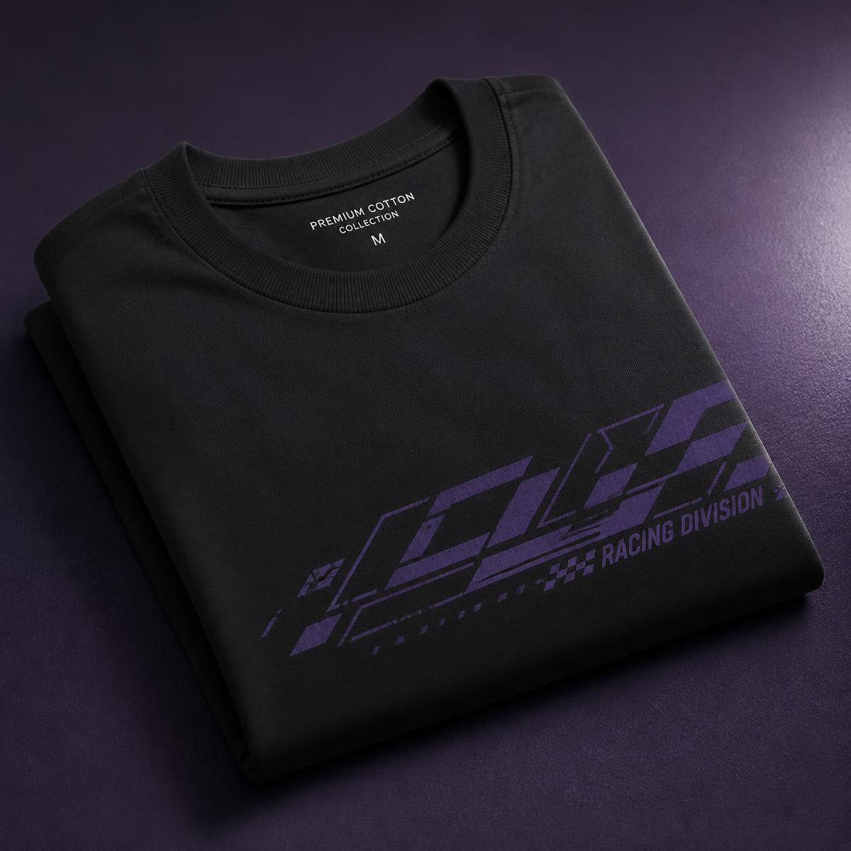 Playera negra de colección STEM Racing México doblada sobre fondo violeta